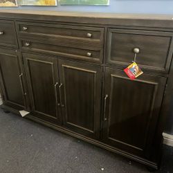 Sideboard，$550
