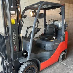 Forklift Toyota 6500 Hours 8FGCU25 5000 Lb Triple Mast 189 Inch 