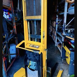 Stacker Fork Lift semi-automatic Straddle 2000 LB 132" Reach Big Joe  27"x32" forks 