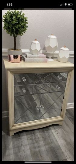 Accent table
