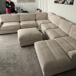New 7 Piece Modular Sectional Couch! Includes Free Delivery 🚚!