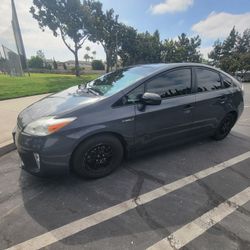 2015 Toyota Prius – New Engine 04/26 + 28 New Panasonic Cells (06/2024) – $7,999