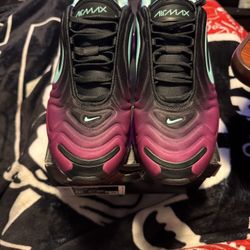 Nike 270 Size 6.5Y/8W