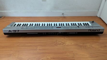 Roland A-37 MIDIキーボードコントローラー Roland A37 MIDI Keyboard Controller - 76 Note | zZounds
