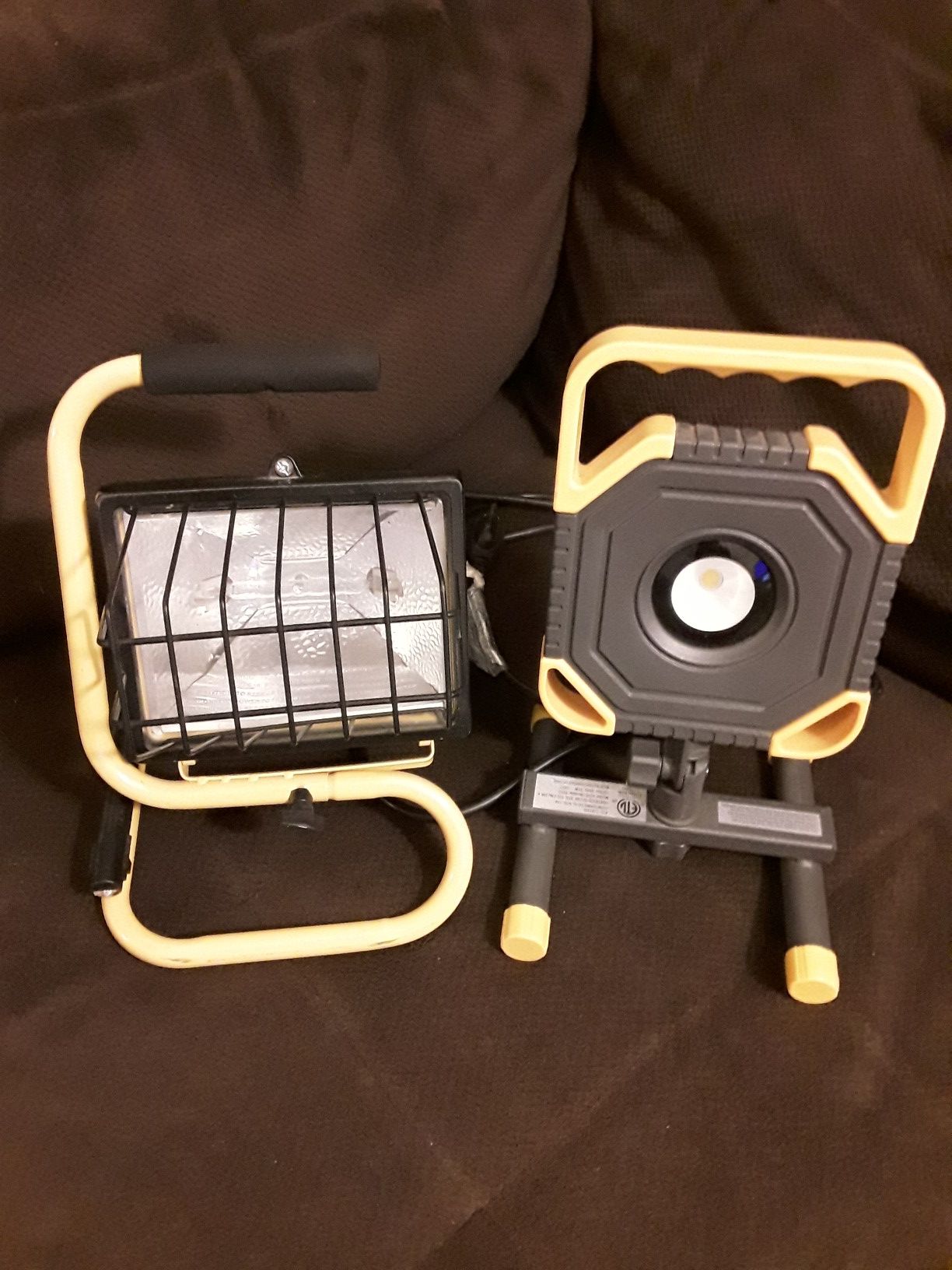 Work / Shop Lights - Utilitech 1500-Lumen LED Portable Work Light and 500-Watt Yellow Halogen Project Work Light