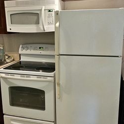 3-pc set or separate - GE kitchen appliances - electric stove/oven, microwave and fridge 