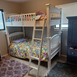 Kids Bunk Bed Whith Both Mattresses Great Condition 