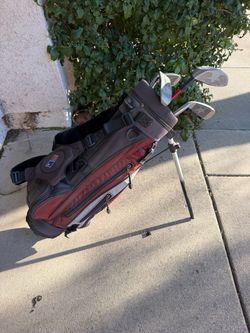 Kids golf clubs 7,9 irons ,3 Metal wood, putter & bag