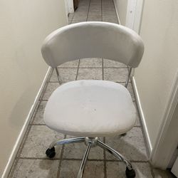 white swivel chair 