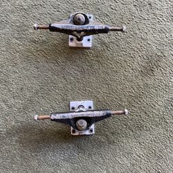 Venture skateboard trucks 