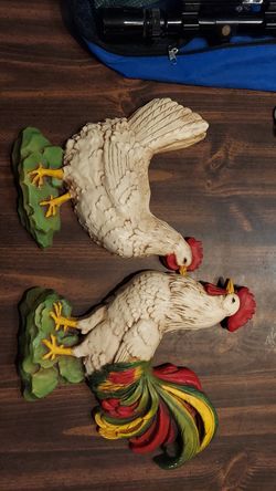 Home interior plastic wall hanging rooster and hen. 1970s kitchen art