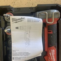 Milwaukee M12 Lithium ion ProPEX expansion Tool Kit