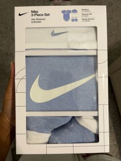 Nike Newborn 3-Piece Gift Set (0–6 Months) – Brand New