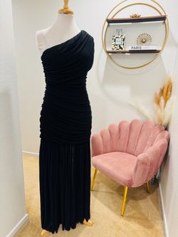 New without tag XL Black one shoulder maxi dress with ruched detailing MSRP $70 only selling $35