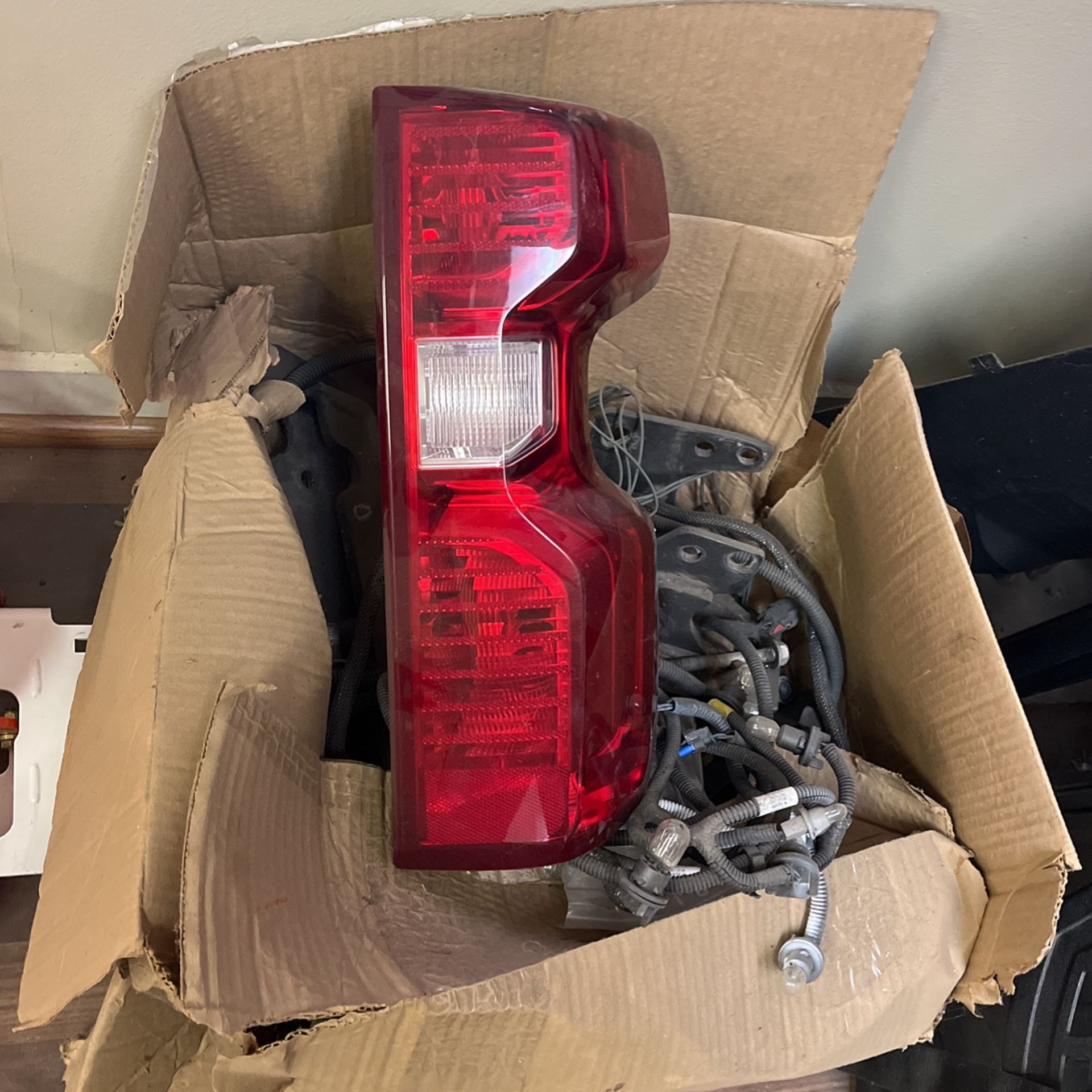 2020 Chevy 2500 Passenger Taillight GM Stock.