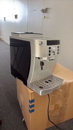 DēLonghi Espresso Machine - Magnífica XS