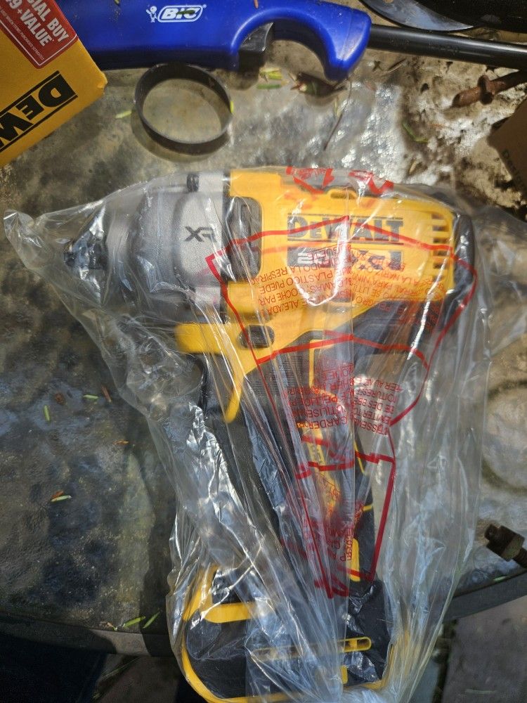 DEWALT 20V MAX XR Model DCF891 1/2 in. Impact Wrench (Tool Only FIRM150.00)