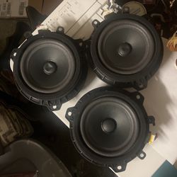 Car speakers 