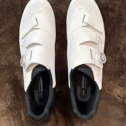 New - Shimano RC5 Cycling Cleats 