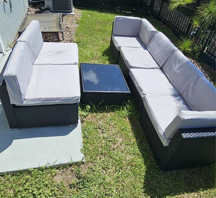 patio set, very lightly used, great condition