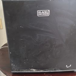 Black And Decker Mini Fridge
