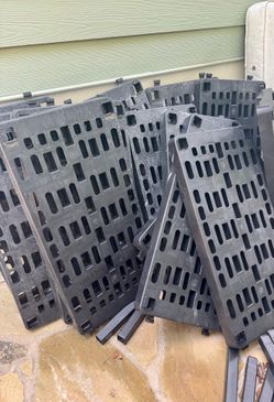 Home Depot storage shelves ( set of 4)