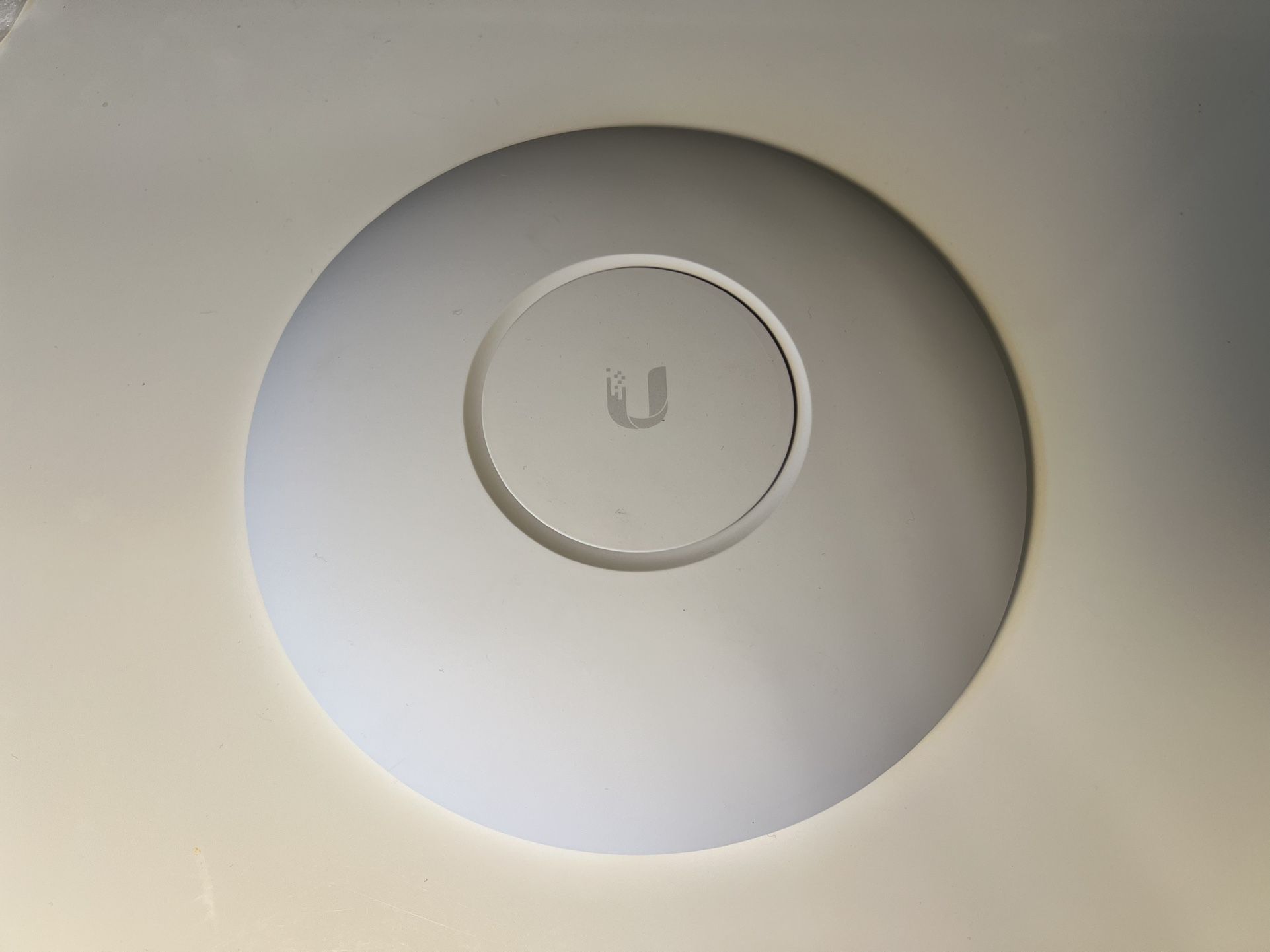 Ubiquiti UniFi UAP-AC-PRO 802.11ac Enterprise Wi-Fi Access Point