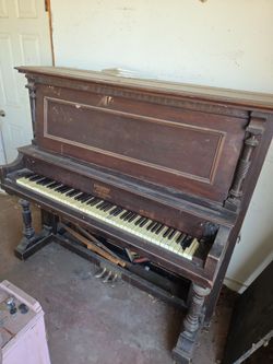 Cabinet  piano