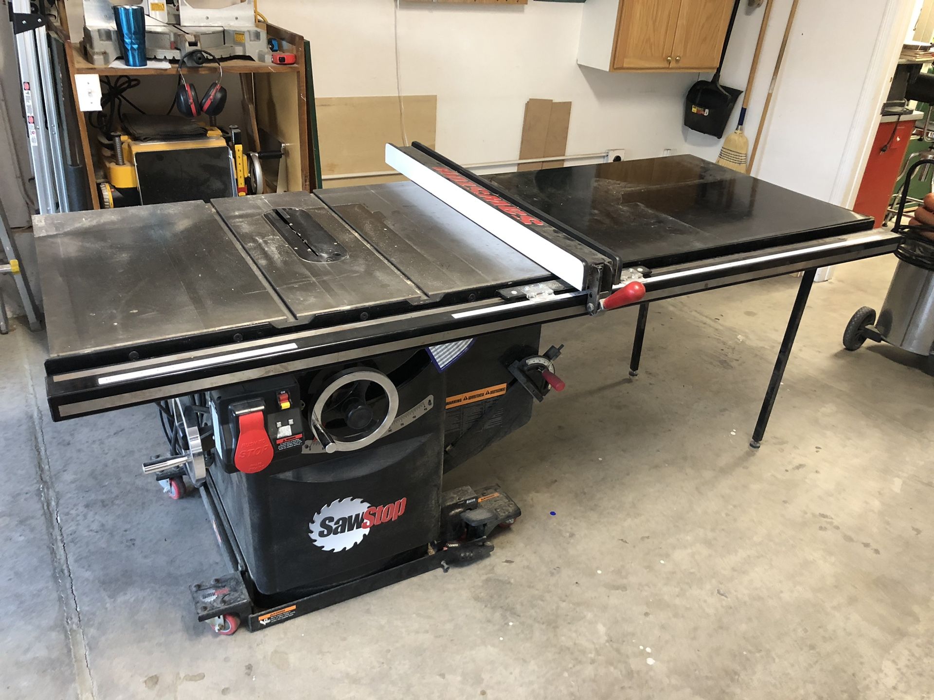 SawStop Table Saw 3 HP professional cabinet saw