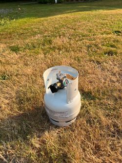 3 lb propane tank