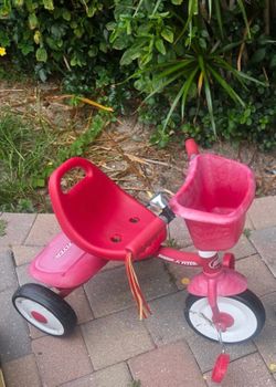 Tricycle radio flyer
