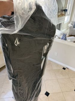 New Volcom Wetsuit - Men’s Small - 2 Mil Fullsuit - Surfing 