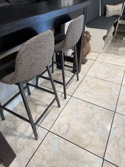 2 STOOLS