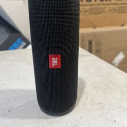 JBL Flip 5 Black Portable Bluetooth Speaker