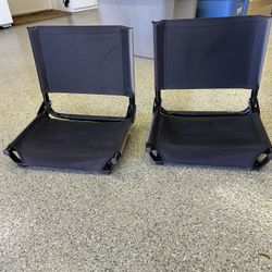 2 Foldable Stadium Chairs