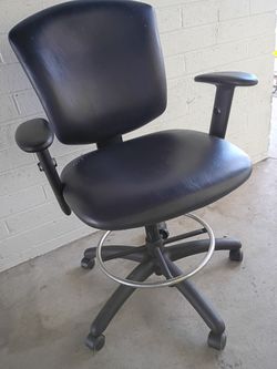 Black Adjustable Office/Task Chair – Sturdy & Comfortable