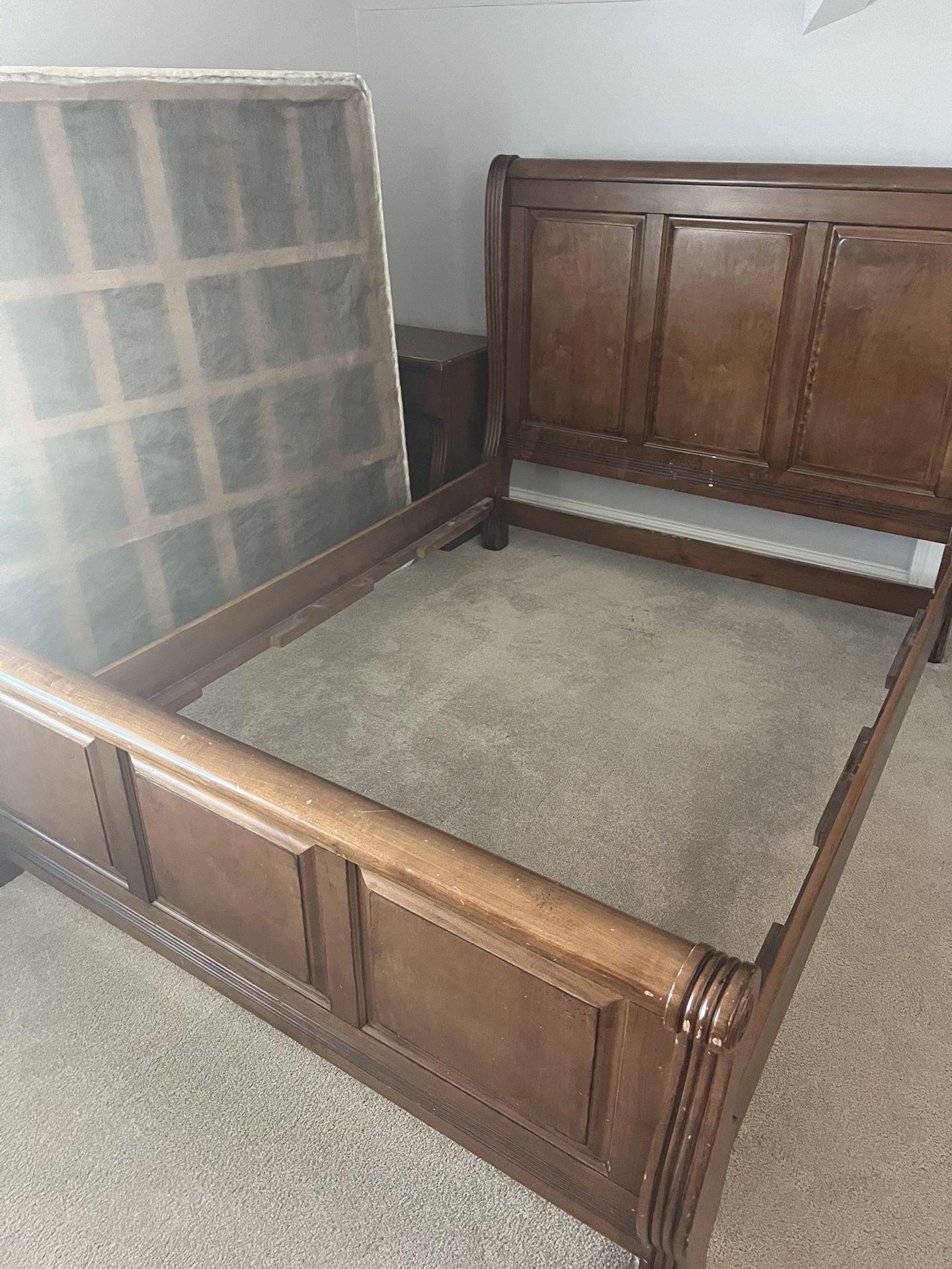 Queen size bedroom Set By Eddie Bauer 