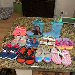 12 Pairs Of Toddler Assortment Of Shoes Size 6-8