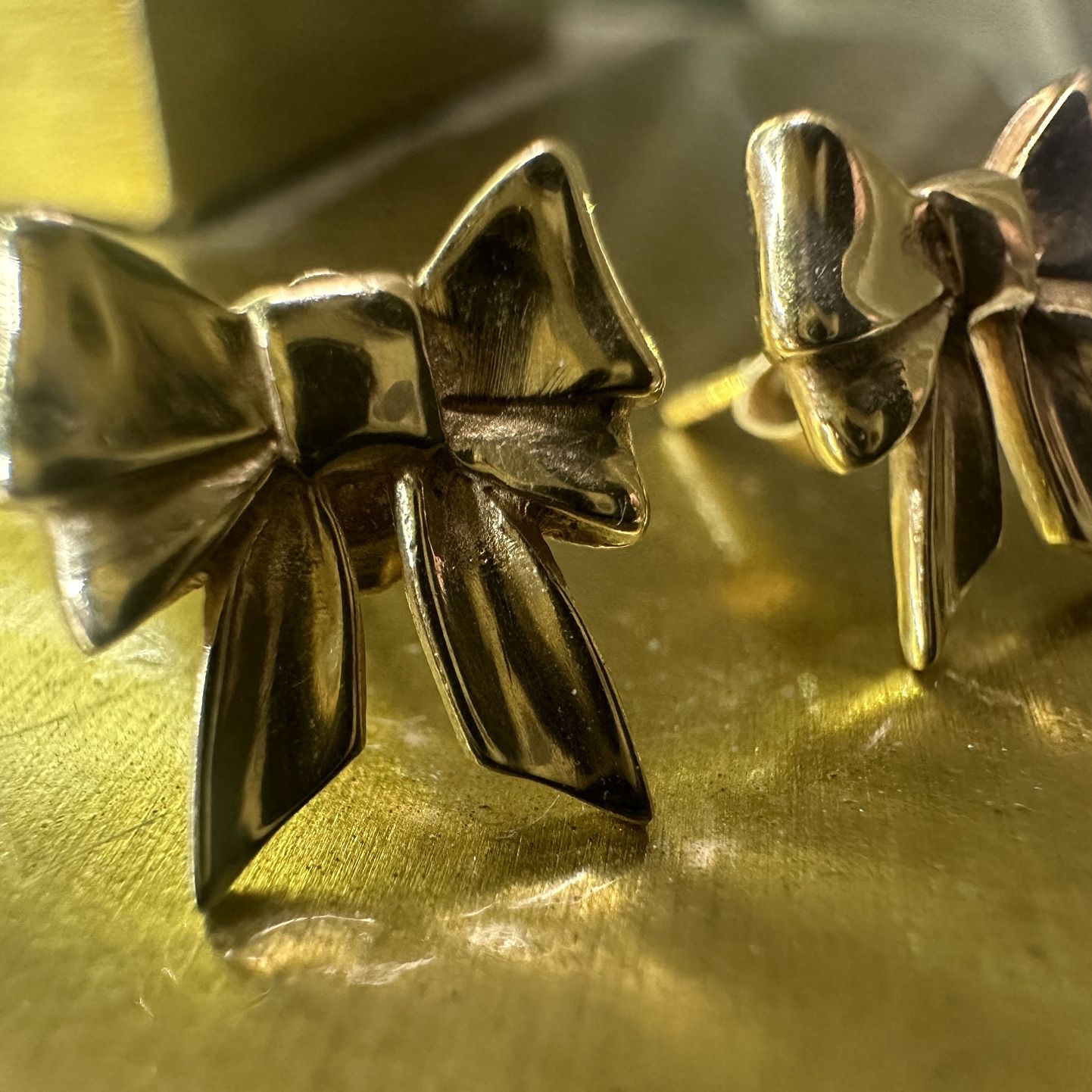 James Avery Retired Bow Earrings 14k Gold for Sale in San Antonio