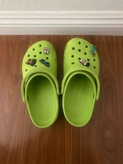Crocs shoes men size 6, women size 8