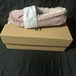 NEW🌻UGGS🌻WOMENS SIZE 5