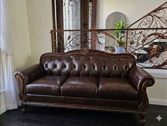 Beautiful high quality original leather sofa