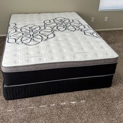 Queen Size Mattress Pillow Top 12” Thick.     All Sizes Available.  Same Day Delivery 