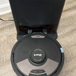 Shark Matrix Plus 2 in 1 Robot Vacuum & Mop With Sonic Mopping
