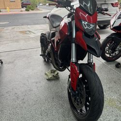 2014 Ducati Hypermotard 