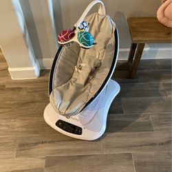 4 Moms Mamaroo Swing