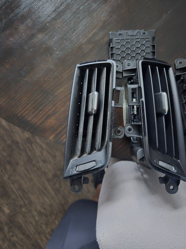 2014/18 Gmc Air Vents And Fuse Box