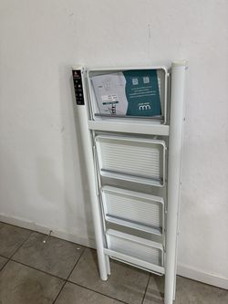 4-Step ladder with support handle new