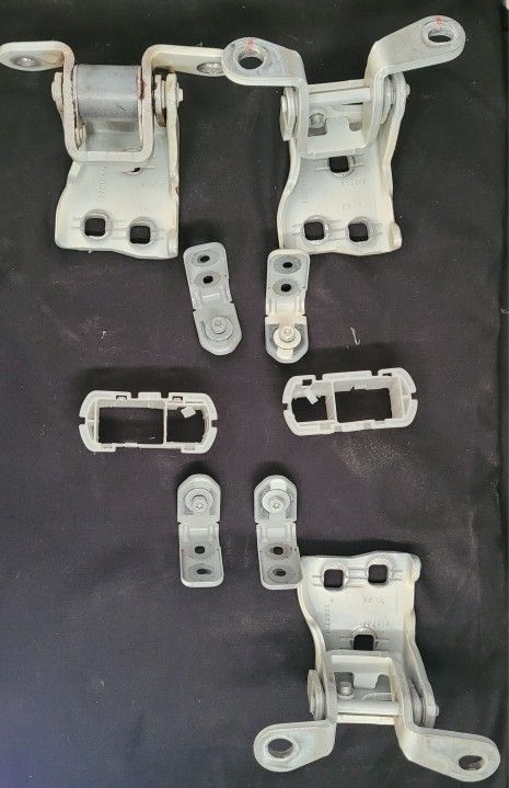 Front Door Hinges L x2; R x1