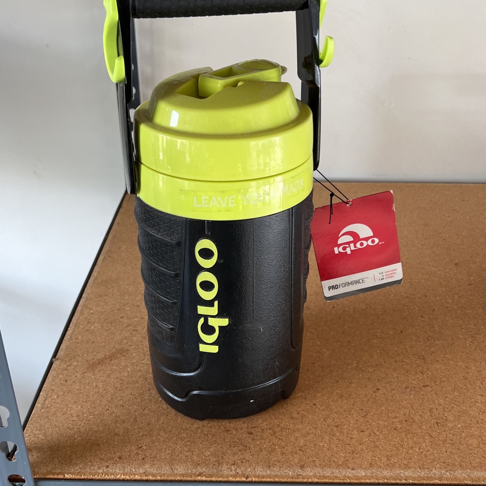 Igloo Beverage Cooler 1/2 Gallon -New